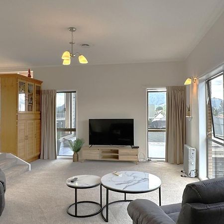 Spacious Retreat With Mountain View Rotorua Ngoại thất bức ảnh