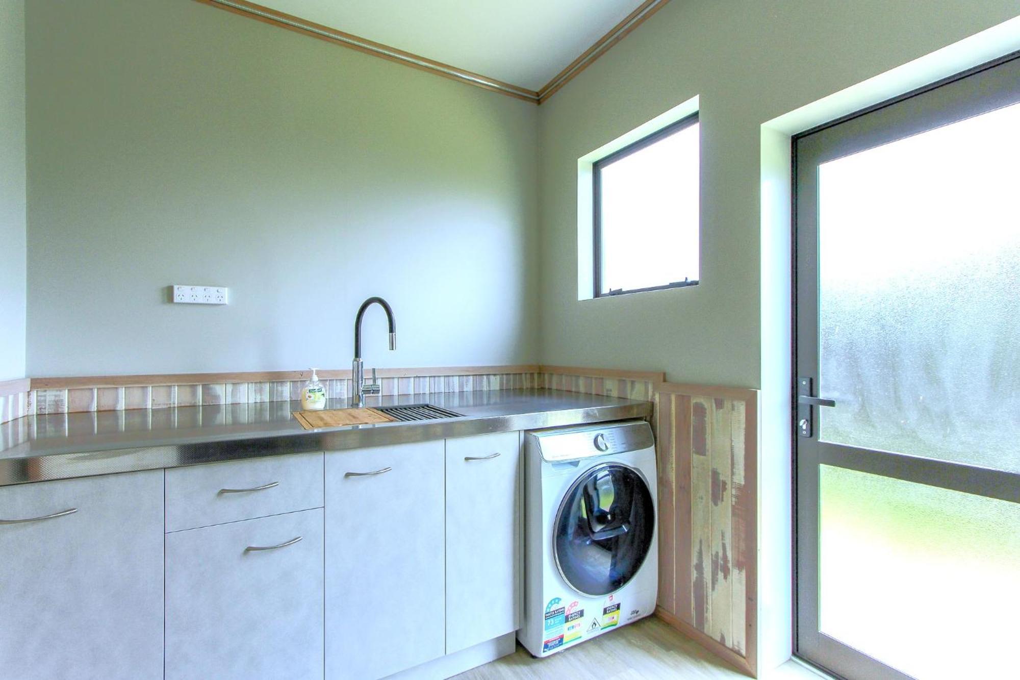 Spacious Retreat With Mountain View Rotorua Ngoại thất bức ảnh