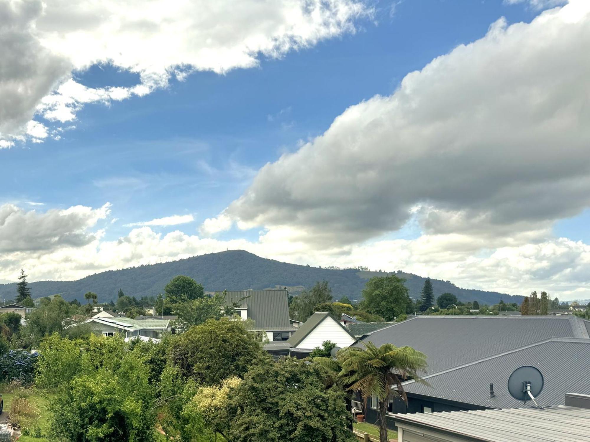 Spacious Retreat With Mountain View Rotorua Ngoại thất bức ảnh