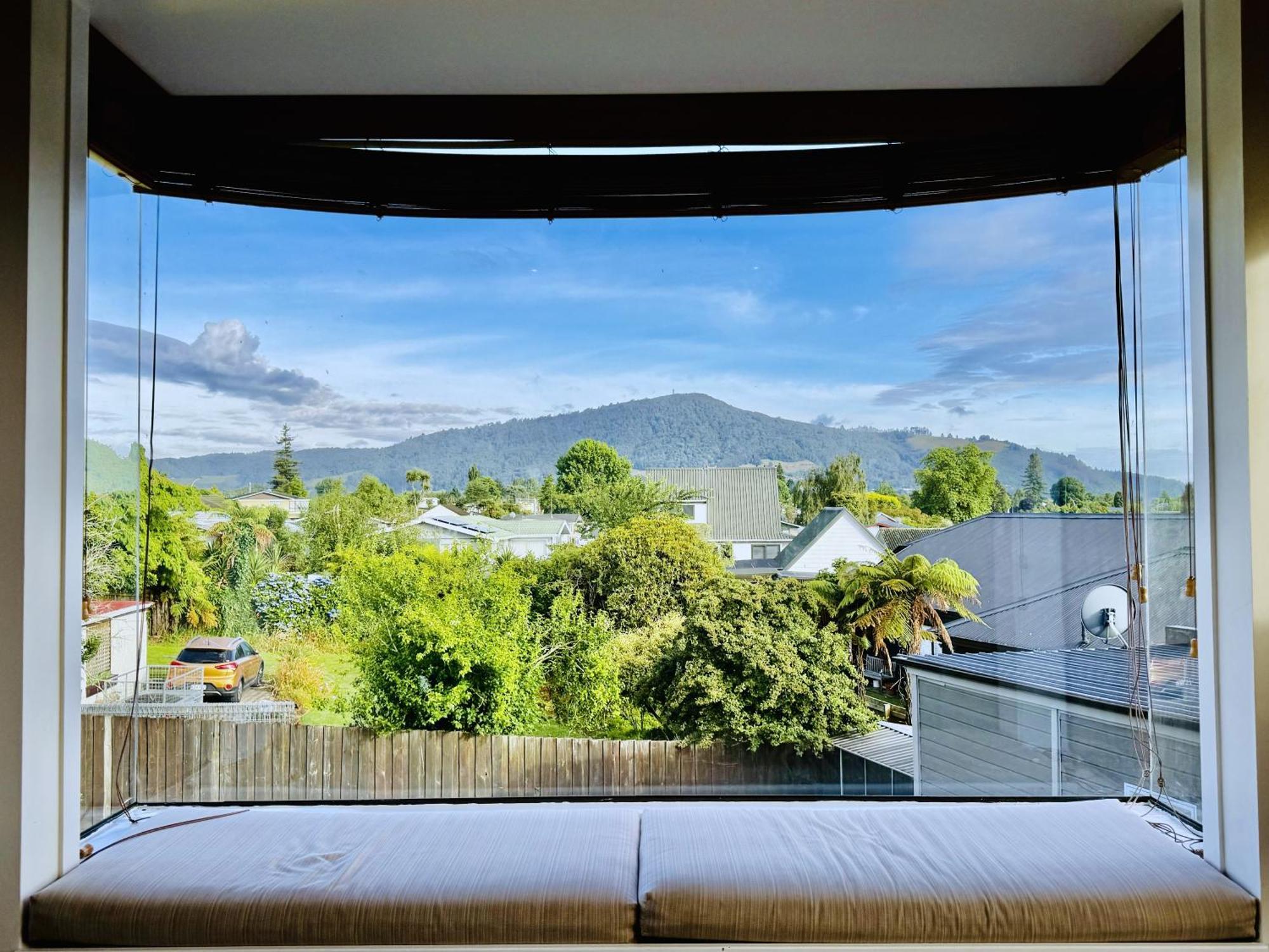 Spacious Retreat With Mountain View Rotorua Ngoại thất bức ảnh